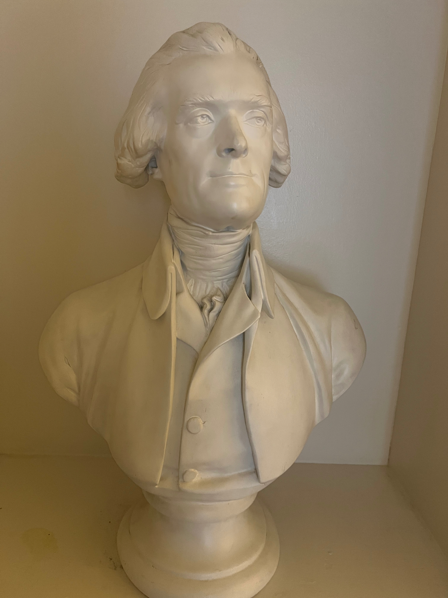 Bust of Thomas Jefferson in a guest nook